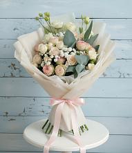 Букет цветов из:  Розы и Лизиантусы в Балаганске