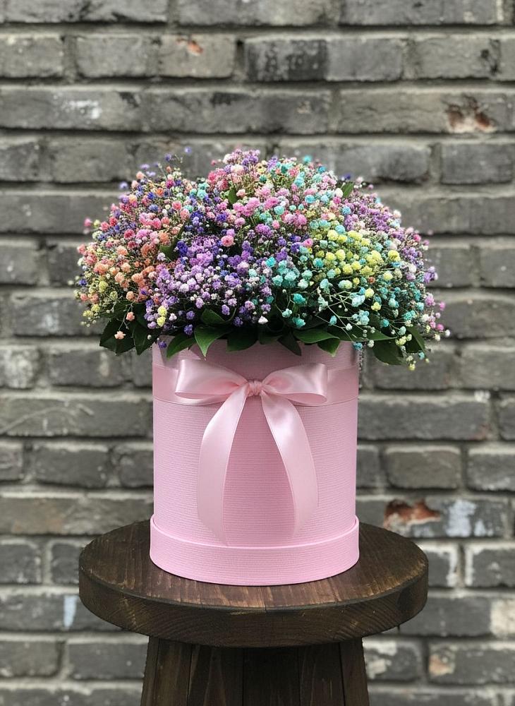 Цветочная композиция из Гипсофила и Розы в шляпной коробке в Балаганске