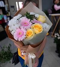 Букет цветов из:  Герберы, Розы и Хризантемы в Балаганске