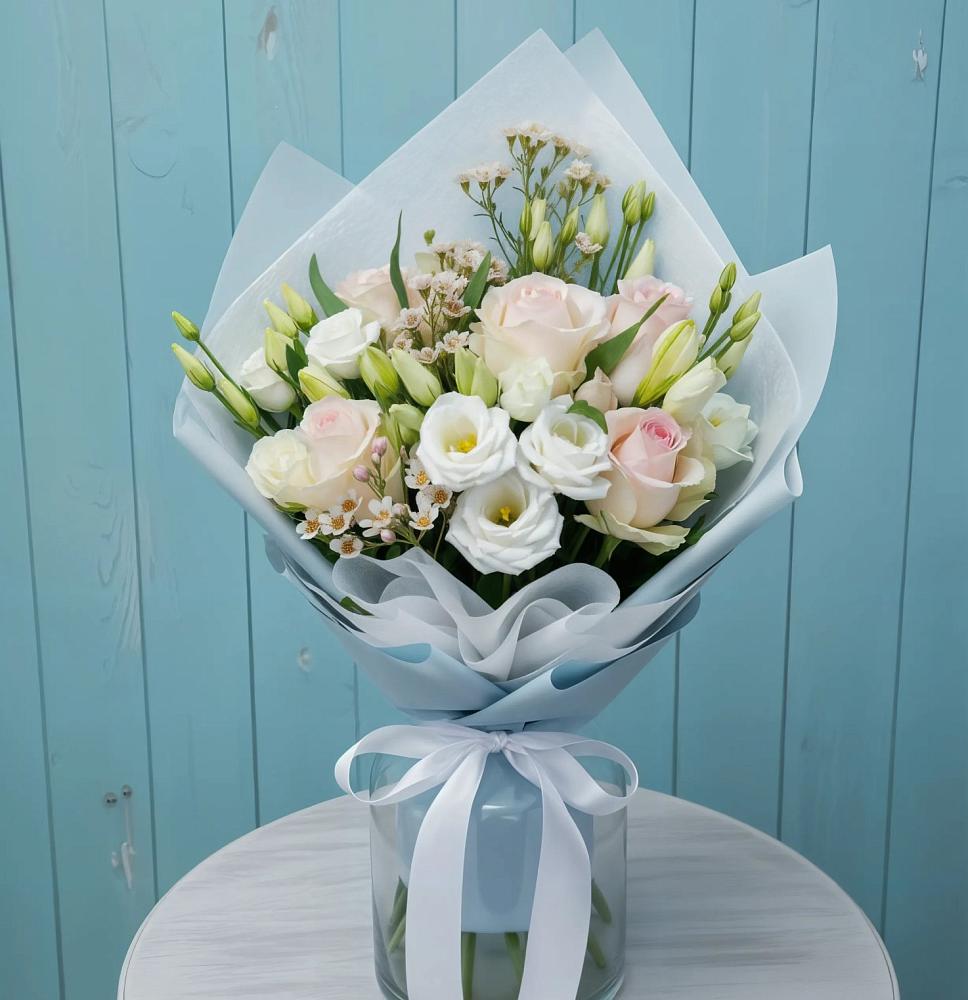 Букет цветов из: Розы и Лизиантусы в Балаганске