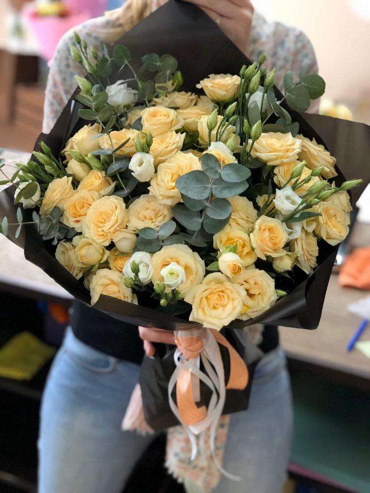 Букет цветов из: Розы и Лизиантусы в Балаганске