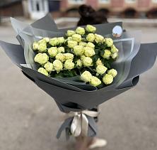 Букет Белые кустовые розы Солинеро в Балаганске