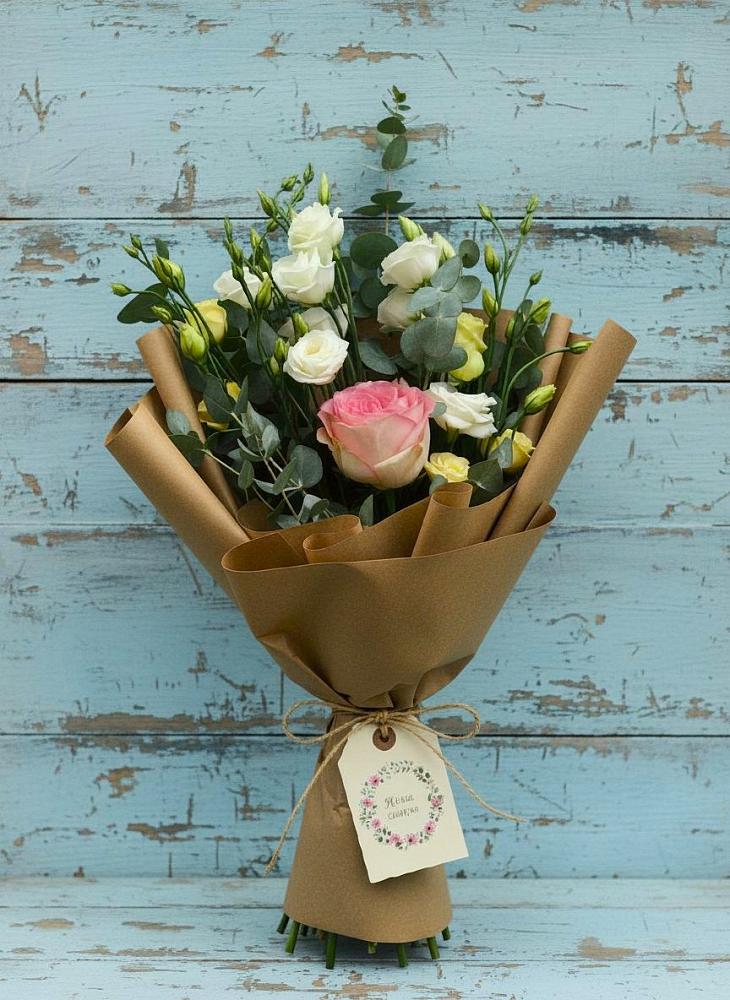 Букет цветов из: Розы и Лизиантусы в Балаганске