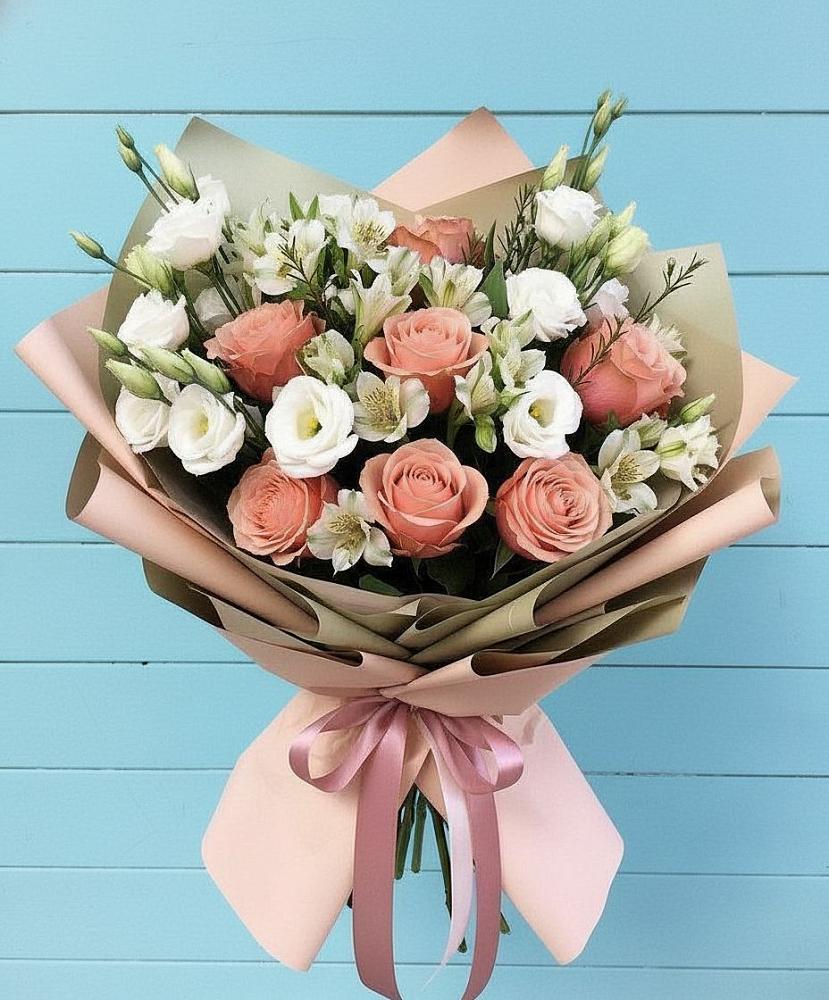 Букет цветов из: Розы, Альстромерии и Лизиантусы в Балаганске