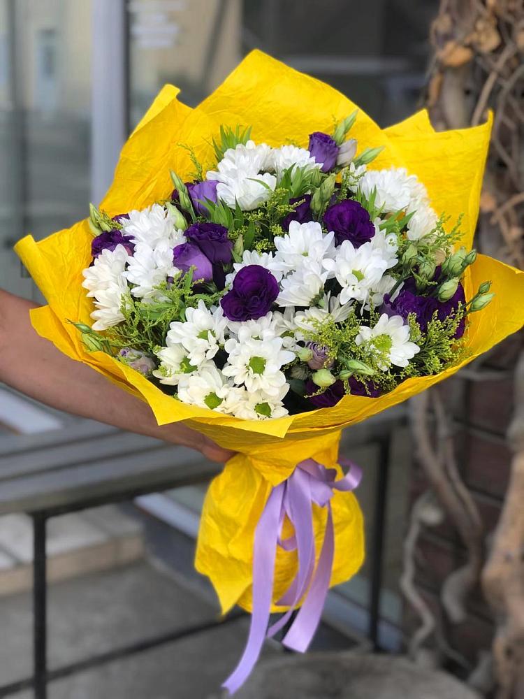 Букет цветов из: Ирисы, Хризантемы и Ромашки в Балаганске