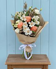 Букет цветов из:  Альстромерии, Лизиантусы, Розы и Хризантемы #REPLACE_PRED# Балаганске