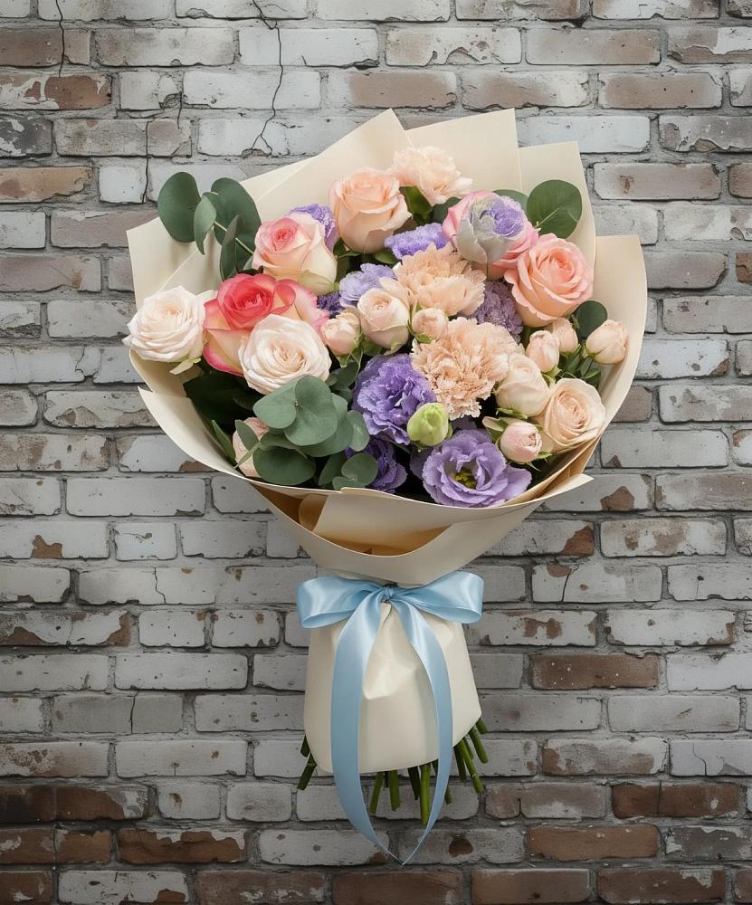 Букет цветов из: Розы, Лизиантусы и Гвоздики в Балаганске