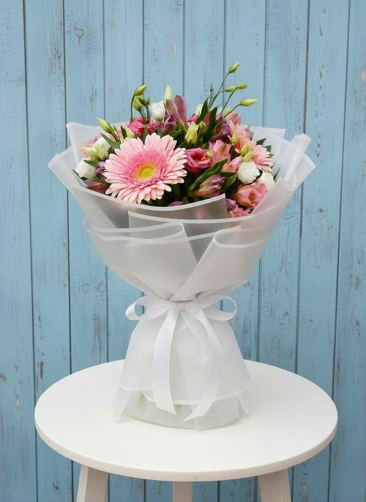 Букет цветов из: Герберы, Альстромерии и Лизиантусы в Балаганске