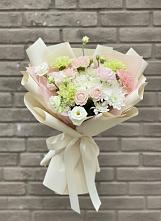 Букет цветов из:  Гвоздики, Розы, Лизиантусы и Хризантемы в Балаганске