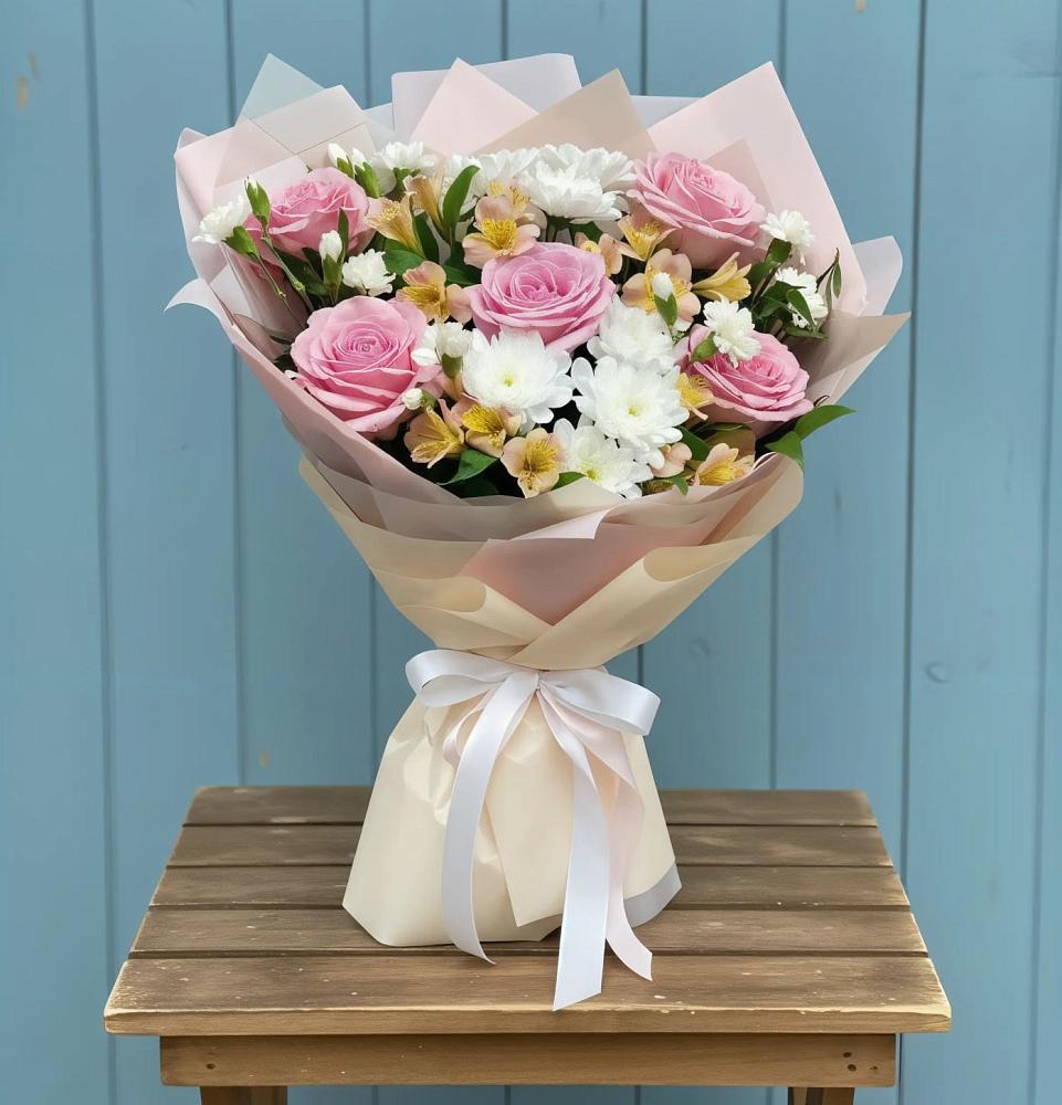 Букет цветов из: Гвоздики, Орхидеи и Розы в Балаганске