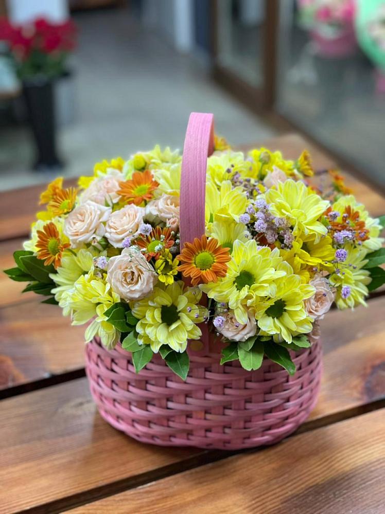 Цветочная композиция из Хризантемы и Розы в корзине в Балаганске