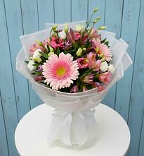 Букет цветов из:  Герберы, Альстромерии и Лизиантусы в Балаганске