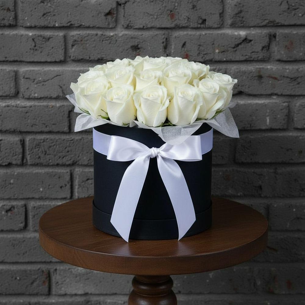 Цветочная композиция из Розы в шляпной коробке в Балаганске