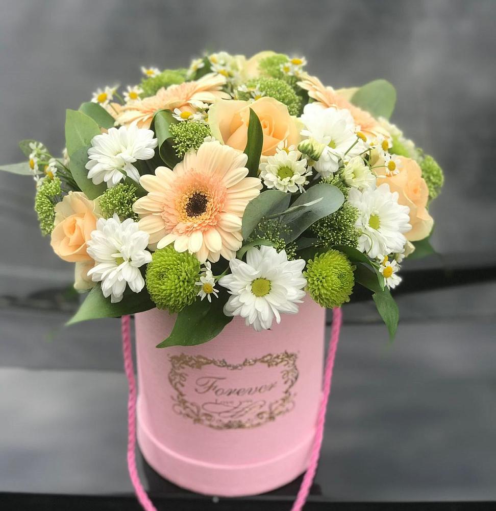 Цветочная композиция из Розы, Герберы и Хризантемы в шляпной коробке в Балаганске