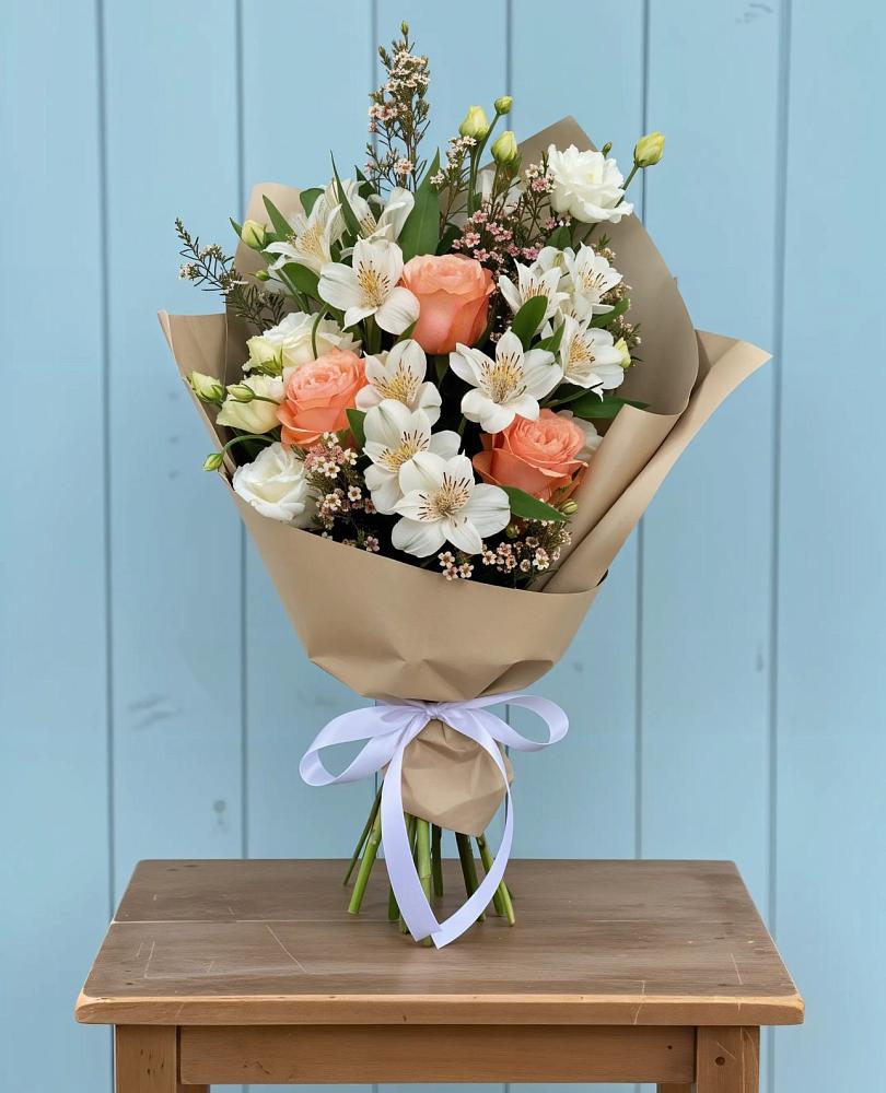 Букет цветов из: Альстромерии, Лизиантусы, Розы и Хризантемы в Балаганске