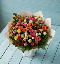 Букет Микс из разноцветных кустовых роз в Балаганске