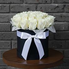 Цветочная композиция из Розы в шляпной коробке в Балаганске