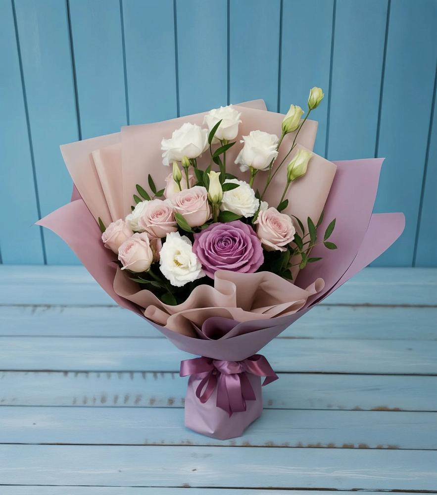 Букет цветов из: Розы и Лизиантусы в Балаганске